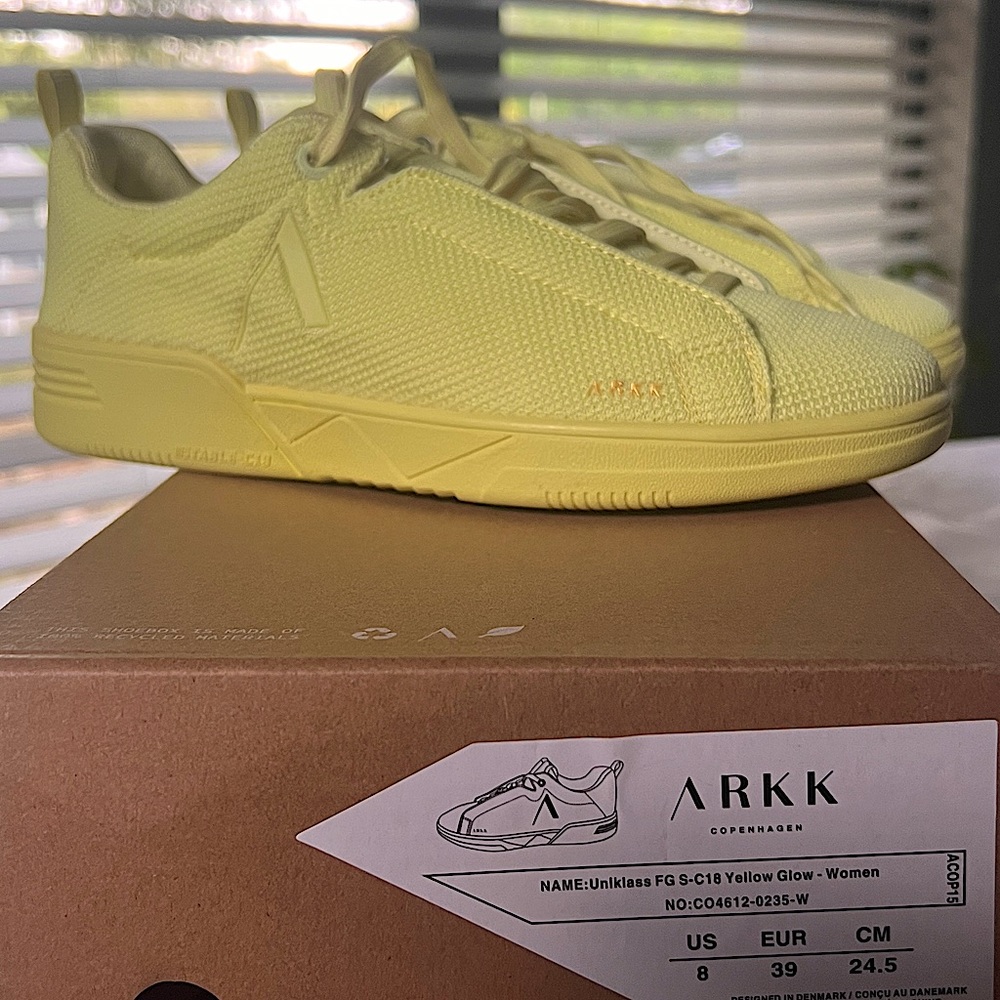 Uniklass yellow glow ARKK BRAND NEW size 8